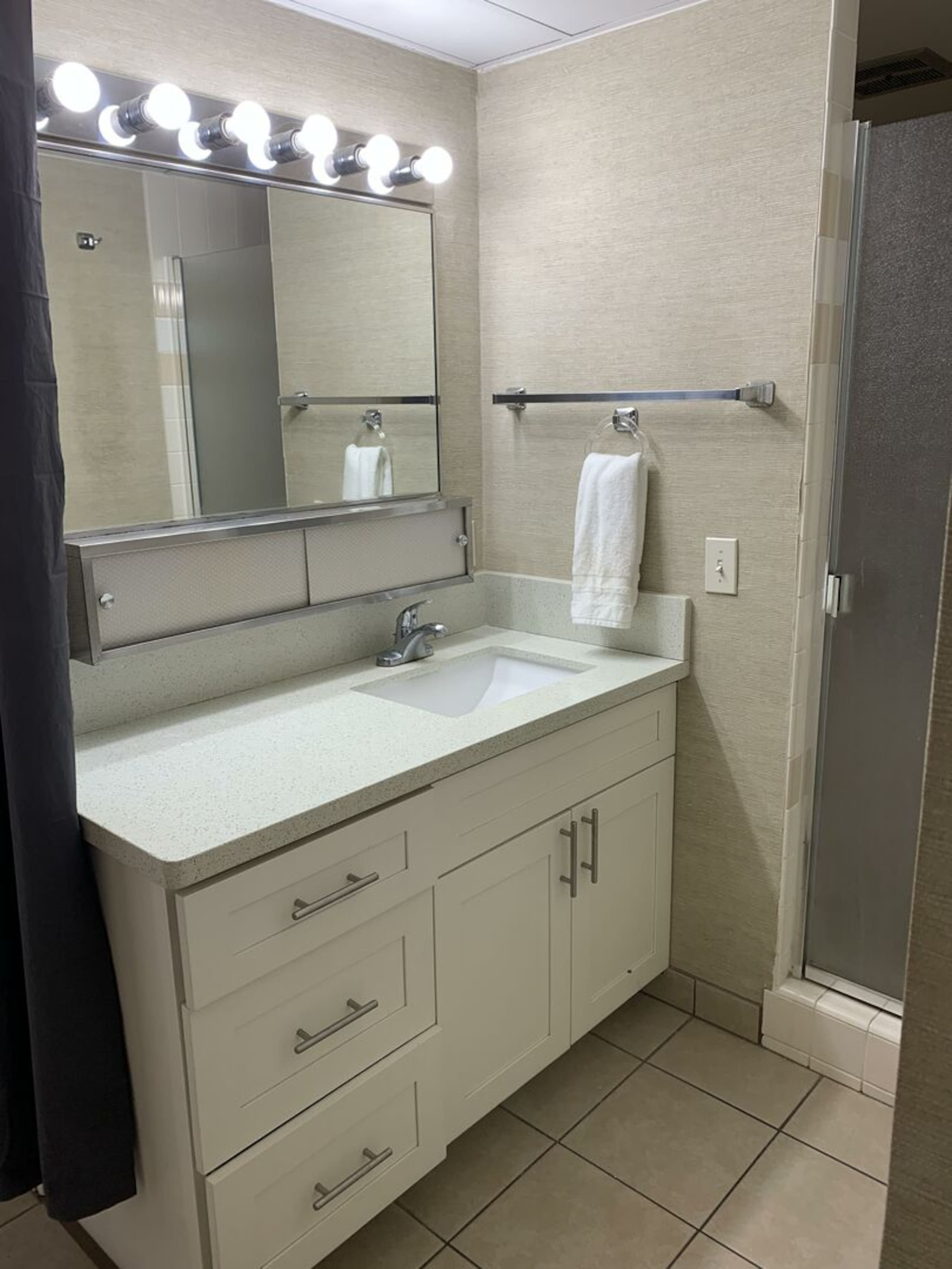 Condo in Honolulu · ★4.7 · 1 bedroom · 2 beds · 1 private bath - Image 5