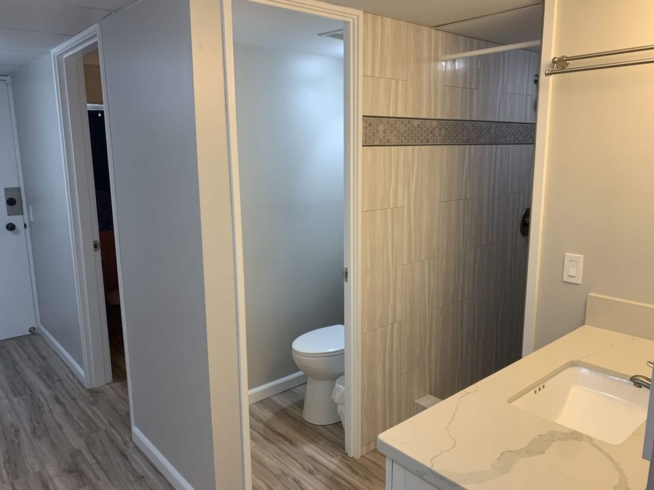 Condo in Honolulu · ★4.87 · 1 bedroom · 1 bed · 1 private bath - Image 17