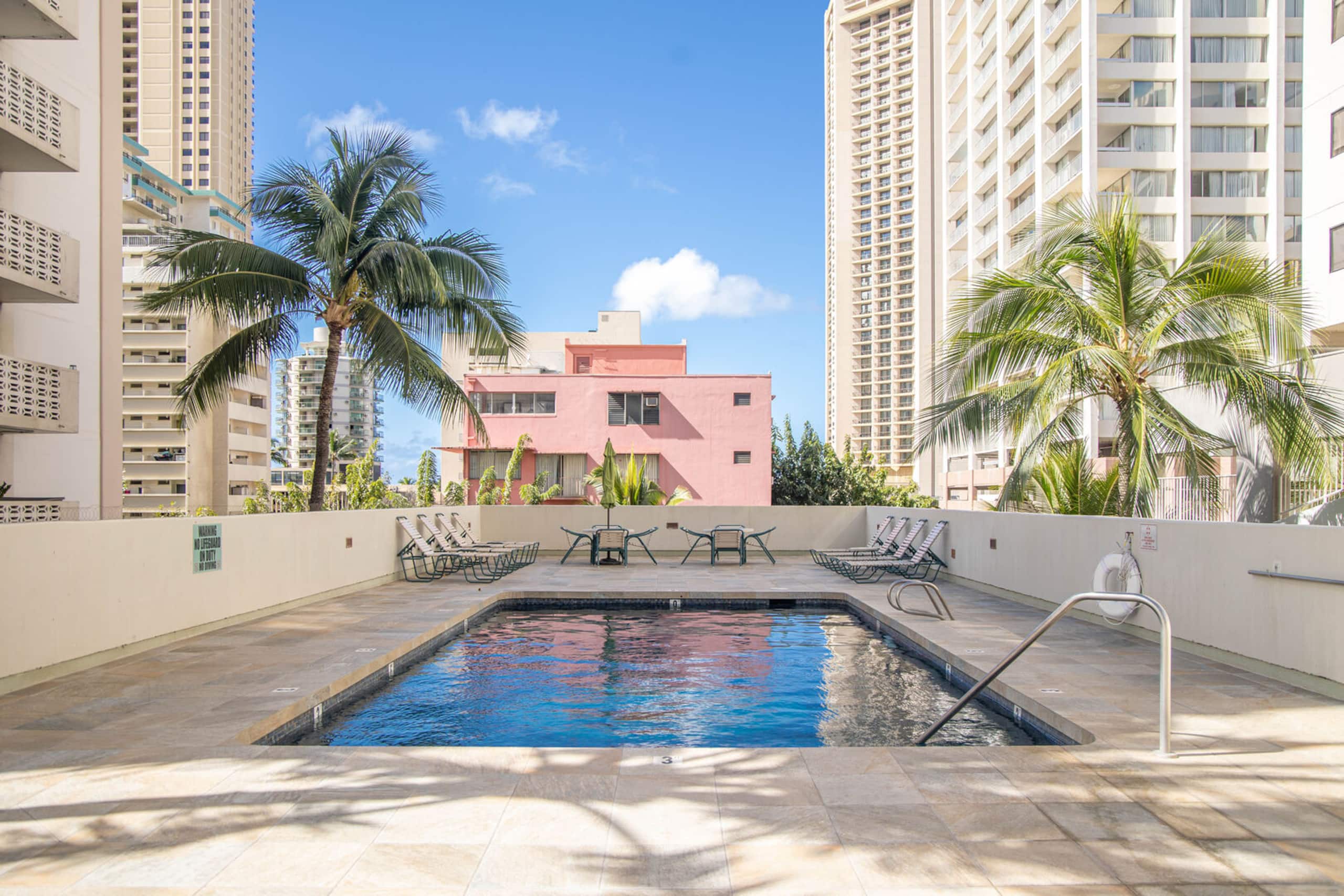 Condo in Honolulu · ★4.87 · 1 bedroom · 1 bed · 1 private bath - Image 12