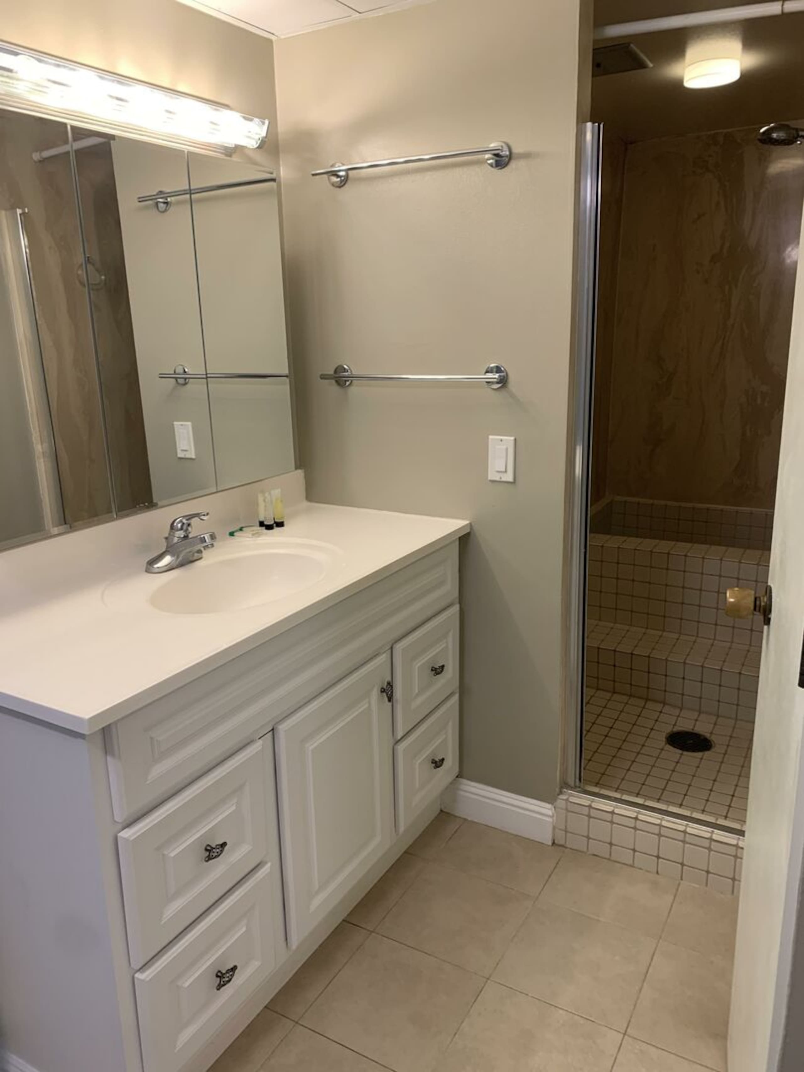Condo in Honolulu · ★4.5 · 1 bedroom · 2 beds · 1 private bath - Image 8