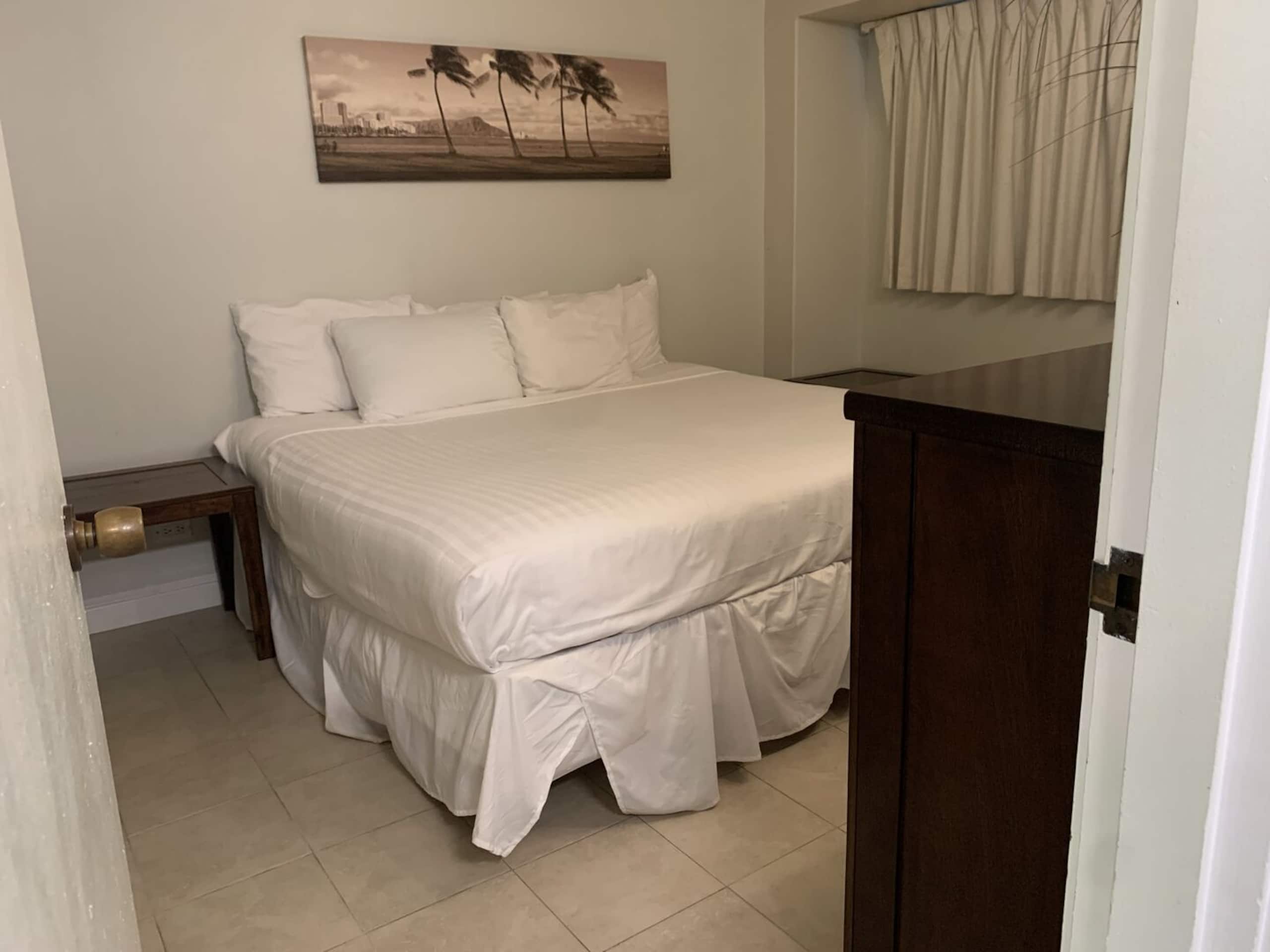 Condo in Honolulu · ★4.5 · 1 bedroom · 2 beds · 1 private bath - Image 10