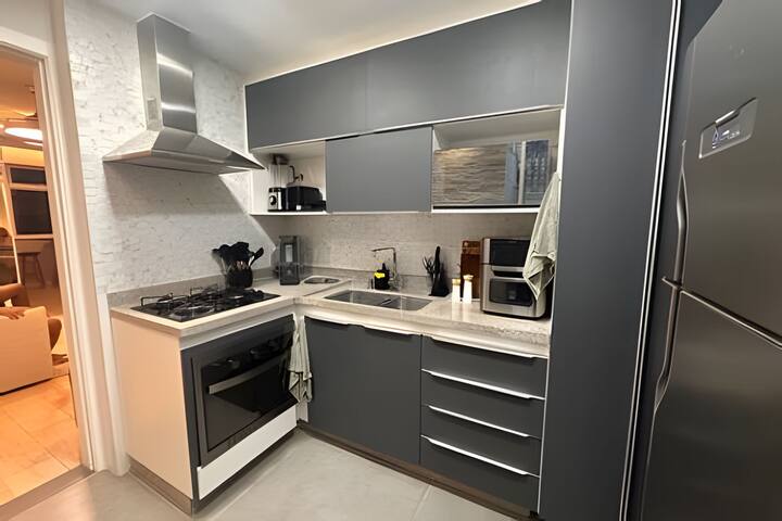 Copacabana New Stylish Apt, Beach Block, Sleeps 6 gallery image 5