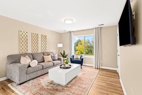 Charming New Unit in the Heart of Roseville
