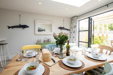 Top performing Airbnb: 17 Park Lane - (Maximum occupancy up to 7 guests) in Aldeburgh