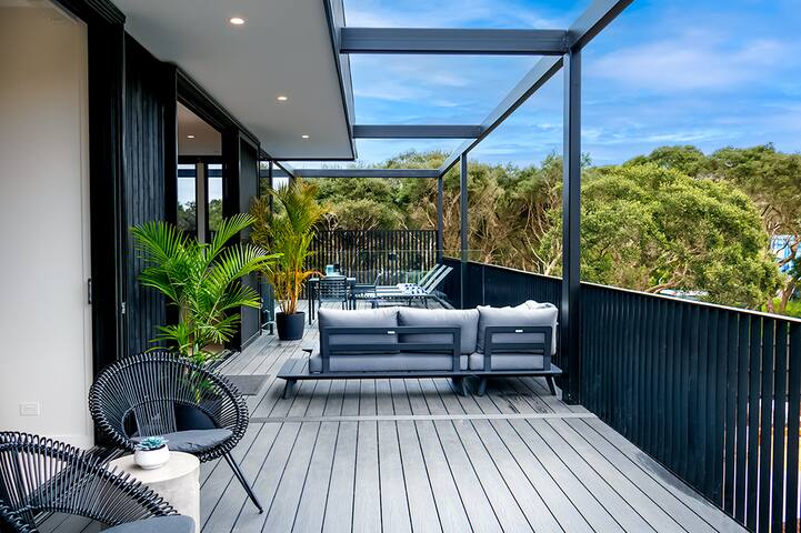 Rye Back Beach Pool House 4-Bedroom 4-Bath gallery image 5