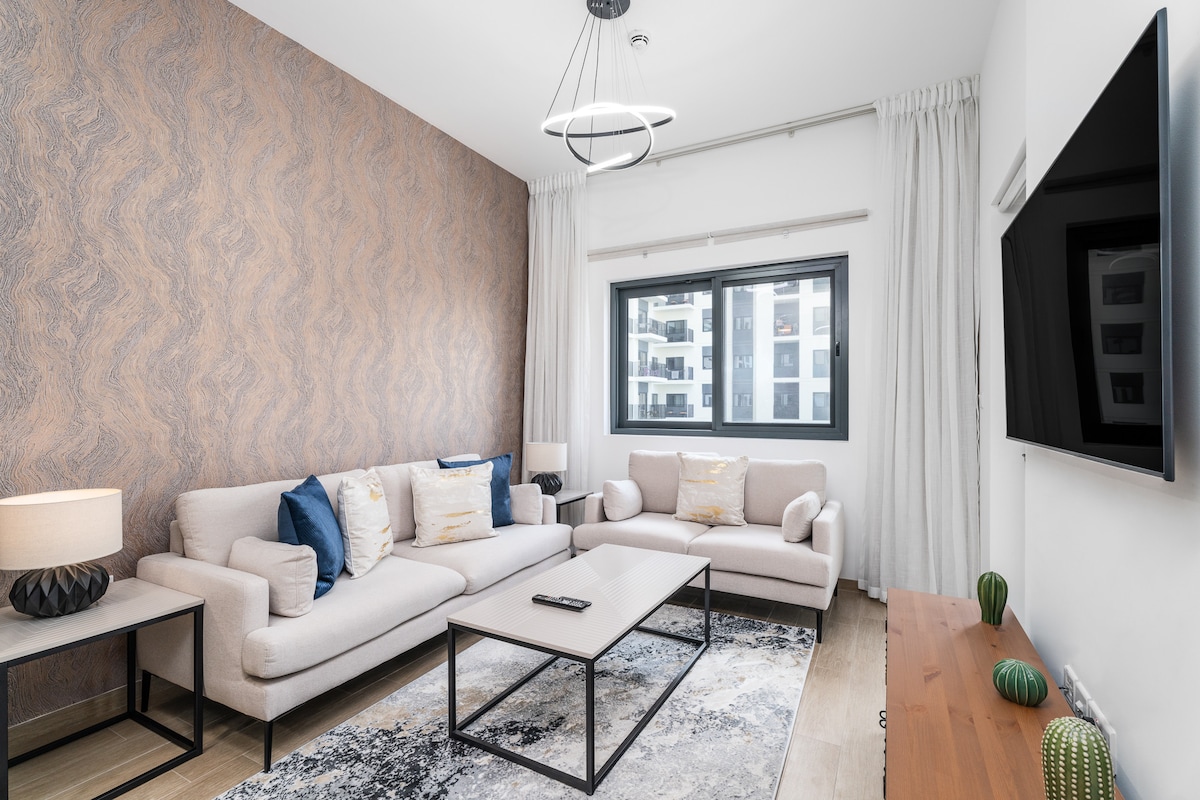 Top Airbnb: Home-Style 2BR Apartment with a Balcony View in Jebel Ali First