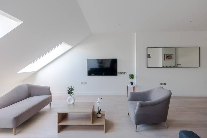 Hollen at Six – Soho – by Frankie gallery image 2