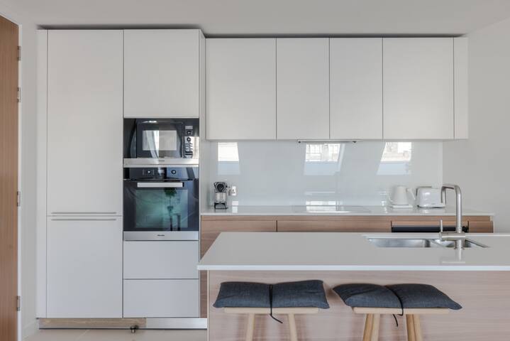 Hollen at Six – Soho – by Frankie gallery image 4