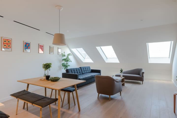 Hollen at Six – Soho – by Frankie