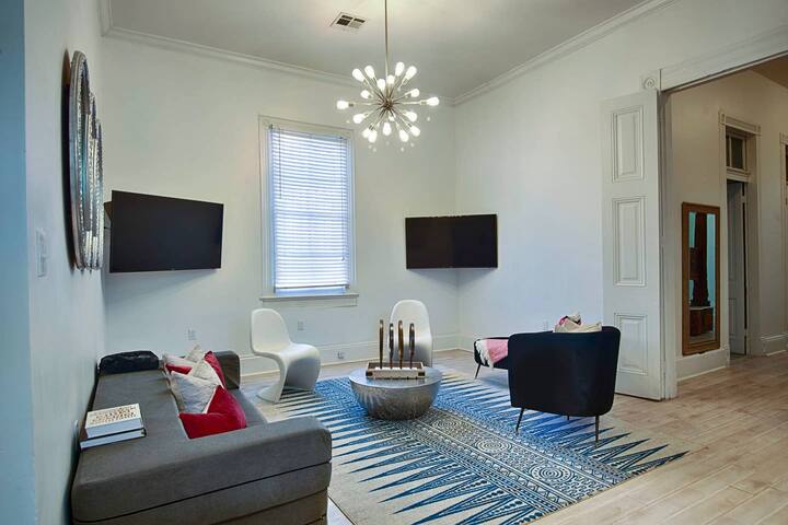 Best Location 7BR Next to FR Quarter! gallery image 4