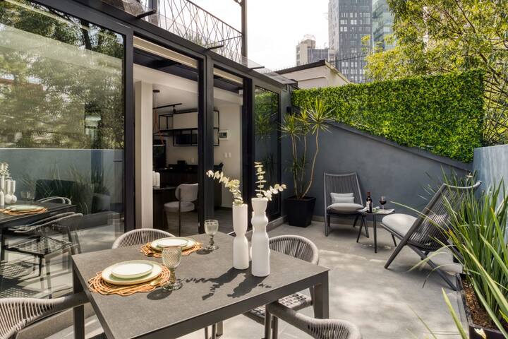 High-End PH w/Pvt Terr | Rooftop+Lux Neighborhood