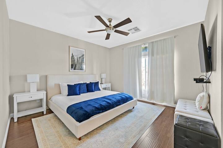 Henderson 4BR Home • Pool & Hot Tub • Sleeps 10 gallery image 5