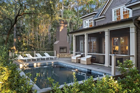 Spacious 5 Bed w/ Pvt. Pool + Large Patio