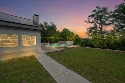 Lakeside Hideaway | Pool | Rock Climbing Wall |