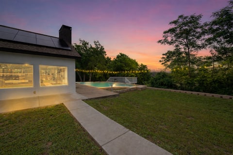 Lakeside Hideaway | Pool | Rock Climbing Wall |