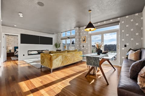 Iowa River Landing, Xtream Arena-Convention Center