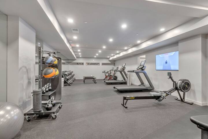 Hyve – Skyline Social – Pool & Gym gallery image 5
