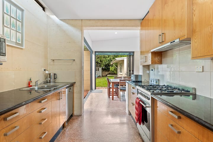 King Charming Cottage Walk To River - East Fremantle