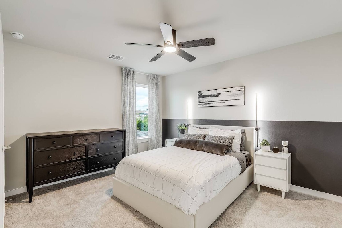 Vyumba vyote vya kulala vinajumuisha vyombo vya mapambo na makabati.