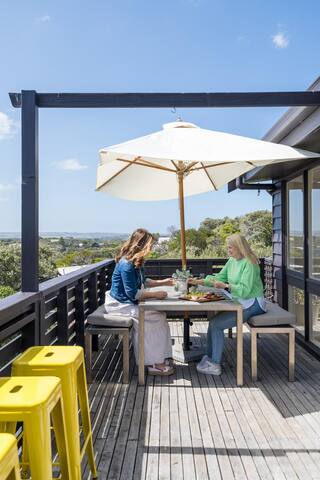 Salty Breeze – Salty Breeze: Sun, Surf & Serenity