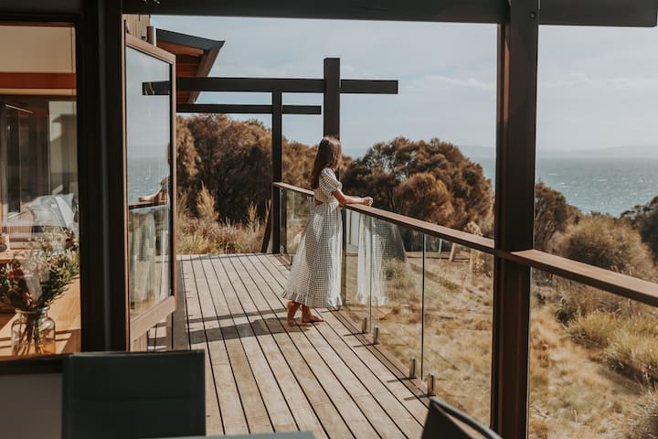 Eco Waterfront Seclusion – Carlton Bluff House gallery image 5