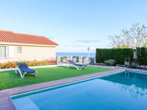 House with a private swimming pool