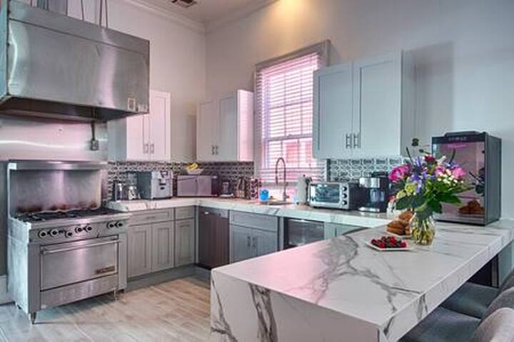 Legendary Prudhomme Chateau near FR QT gallery image 3