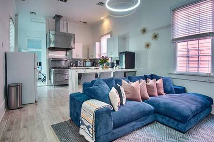 Legendary Prudhomme Chateau near FR QT gallery image 2