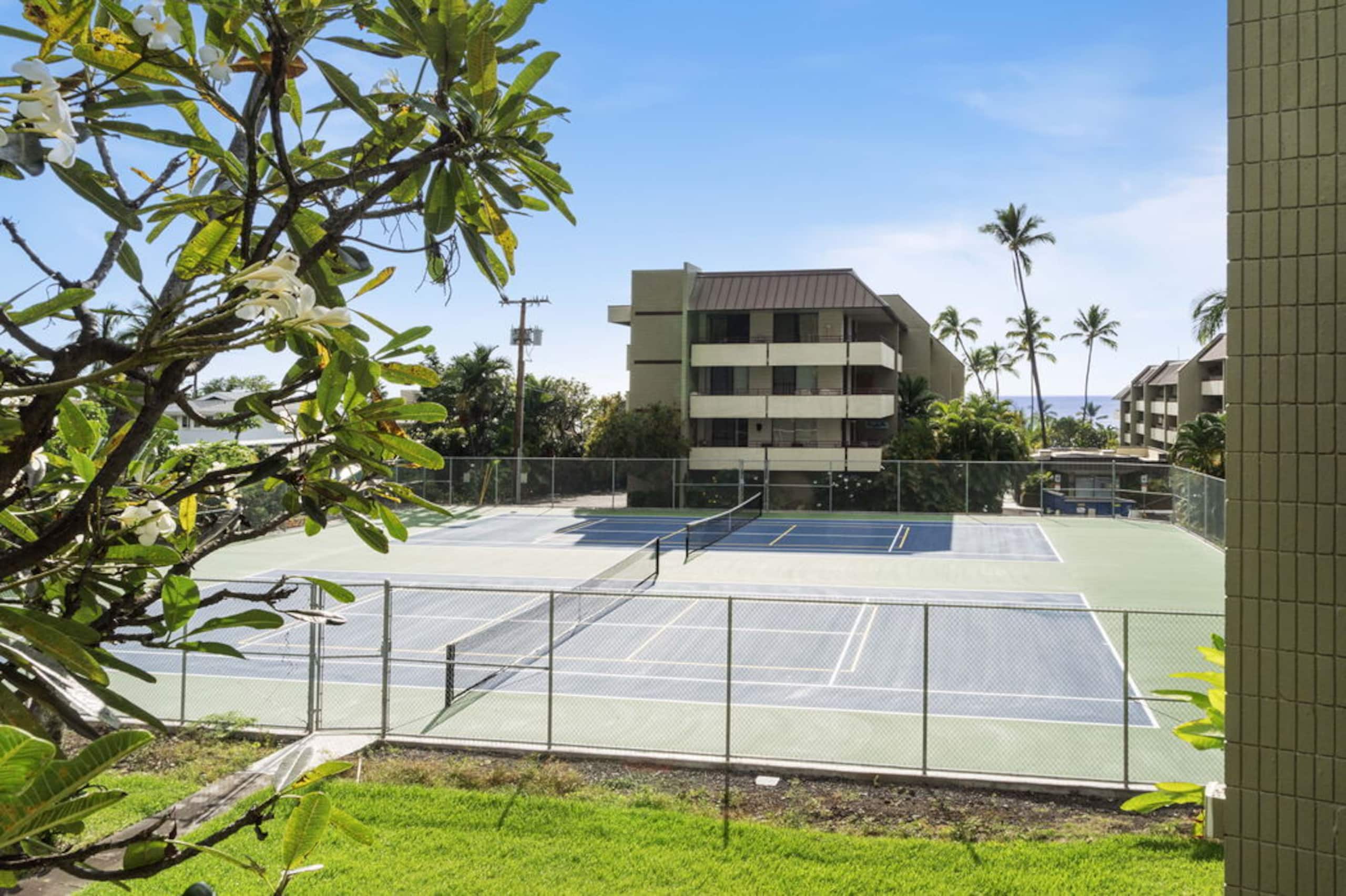 Condo in Kailua-Kona · ★5.0 · 2 bedrooms · 4 beds · 2 baths - Image 35