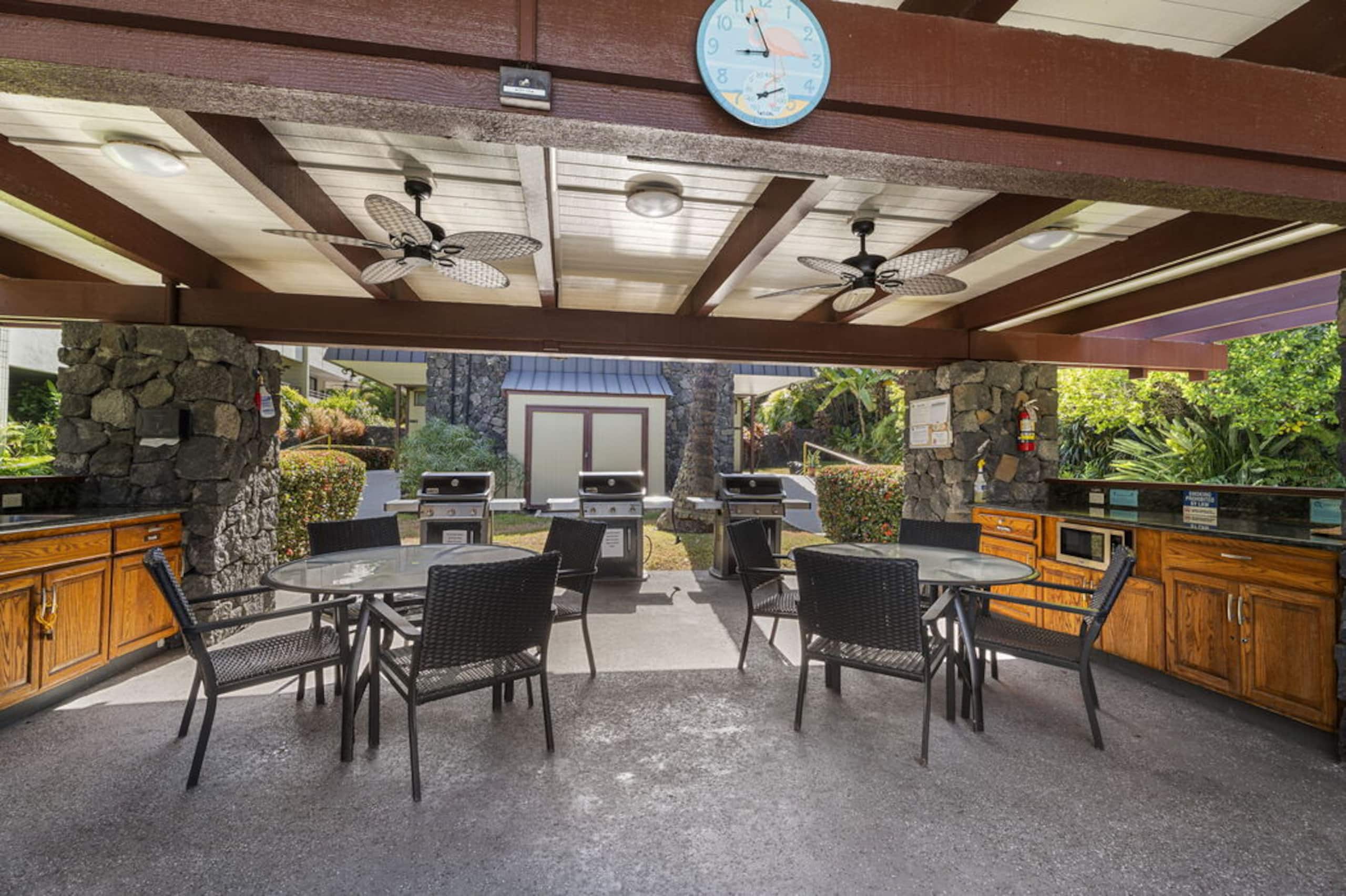 Condo in Kailua-Kona · ★5.0 · 2 bedrooms · 4 beds · 2 baths - Image 37