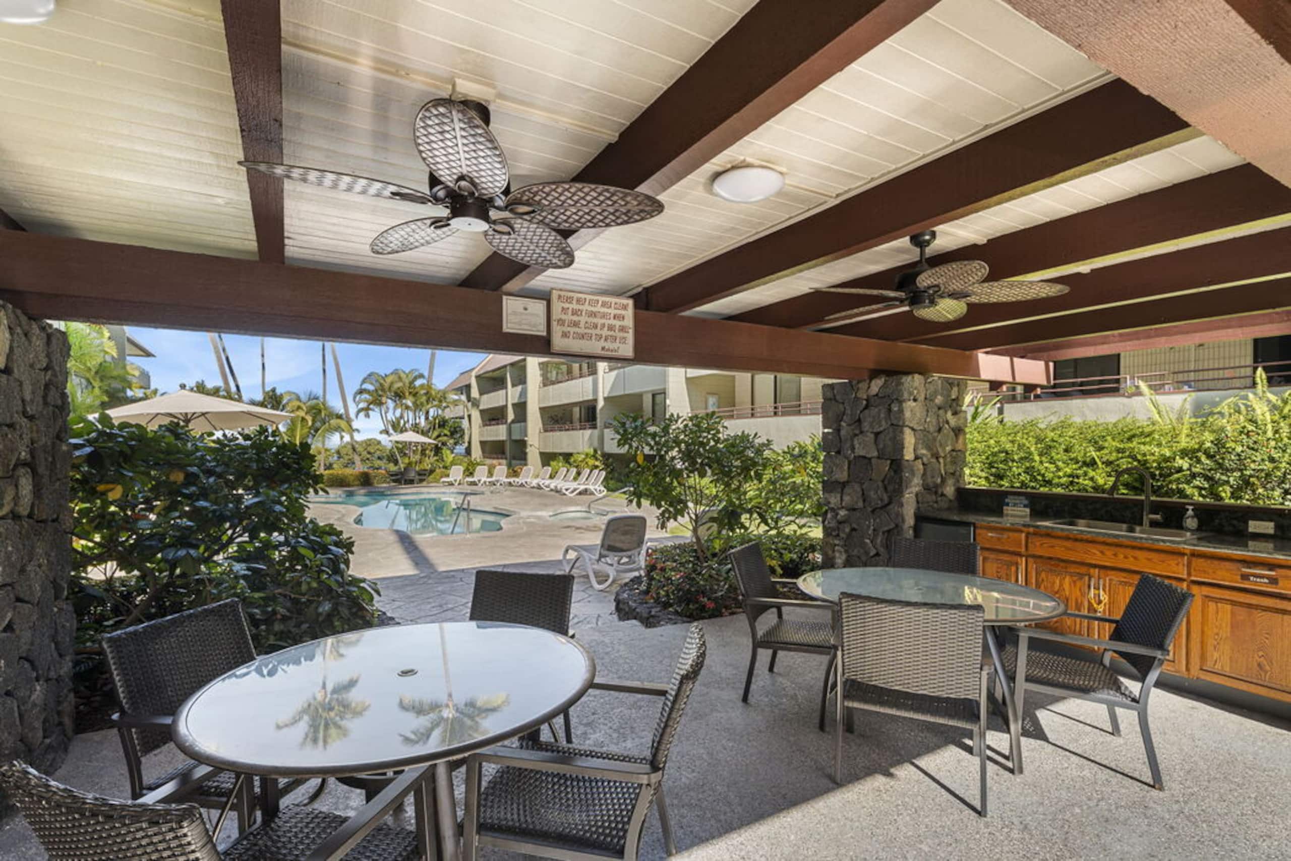 Condo in Kailua-Kona · ★5.0 · 2 bedrooms · 4 beds · 2 baths - Image 39