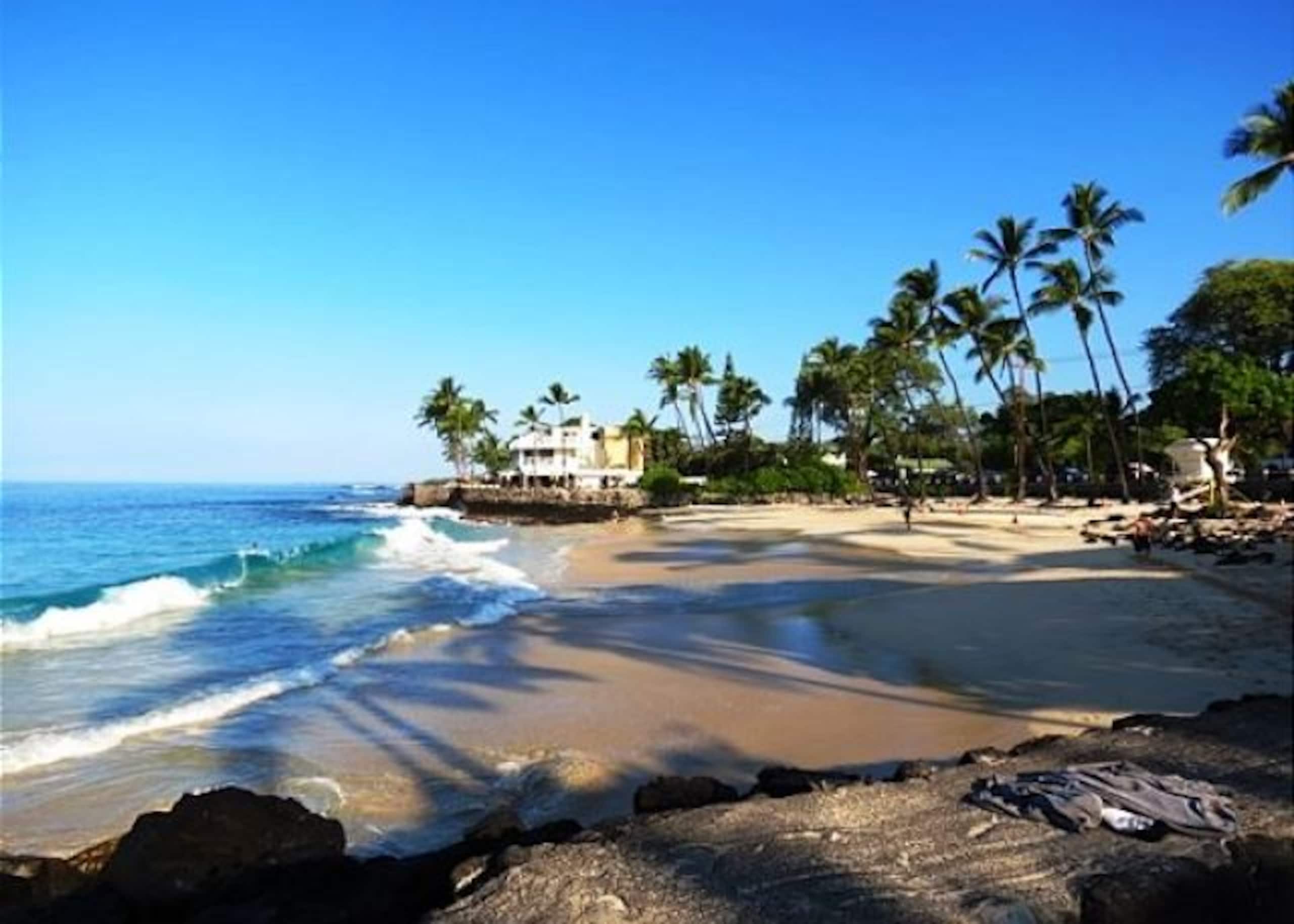 Condo in Kailua-Kona · ★5.0 · 2 bedrooms · 4 beds · 2 baths - Image 49
