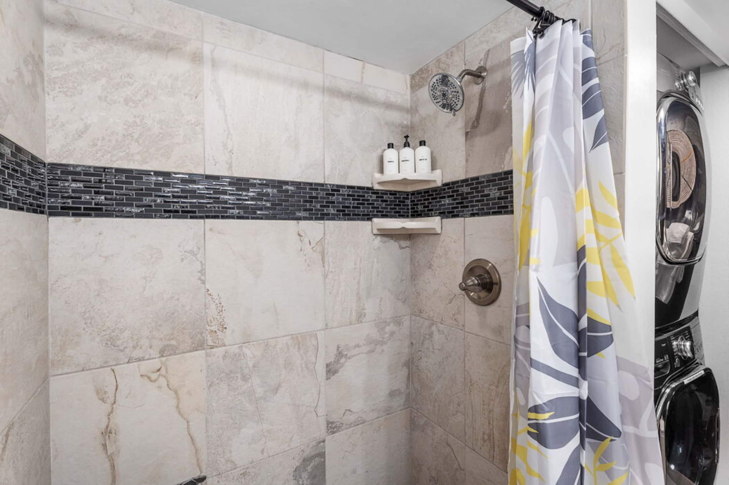 Condo in Kailua-Kona · ★5.0 · 2 bedrooms · 4 beds · 2 baths - Image 19