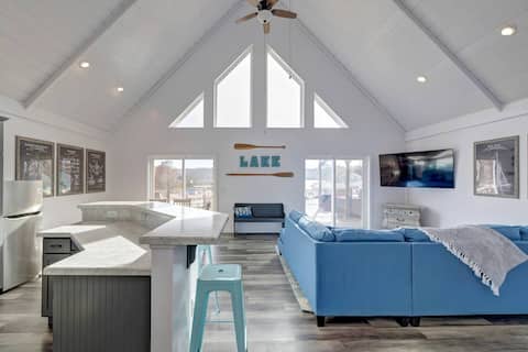 Spectacular & Spacious Lakehouse; Kid Approved!