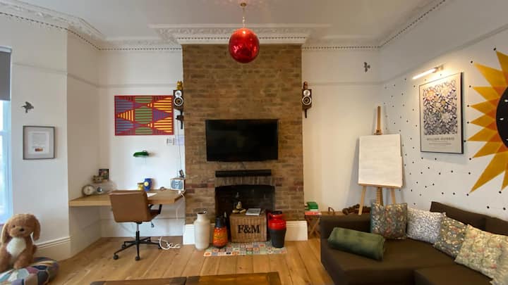 Victorian Apartment W/ Fireplace & Bikes - Hastings