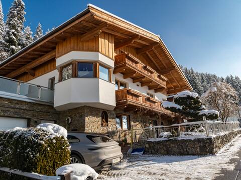 Large apartment with sauna, 200m to the ski bus