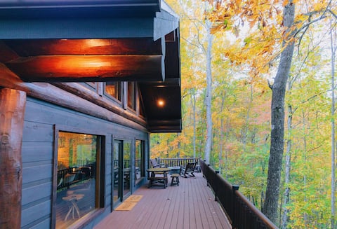 Moonstruck |Hot Tub|Luxurious King Bed & Tub