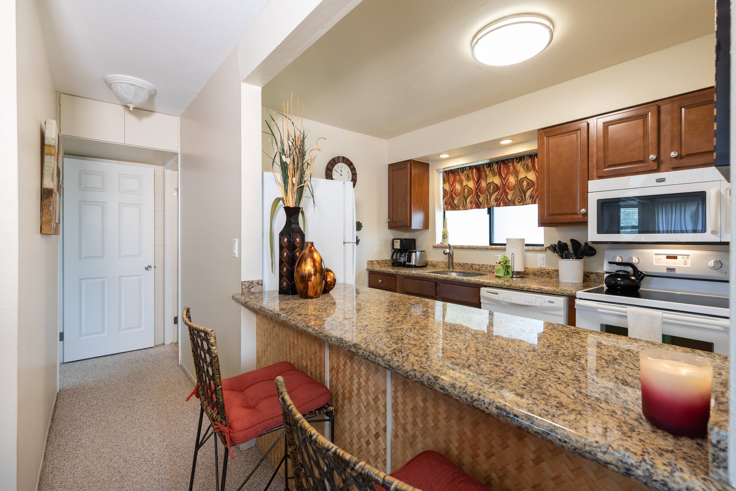 Condo in Wailuku · ★4.75 · 1 bedroom · 2 beds · 1 shared bath - Image 13