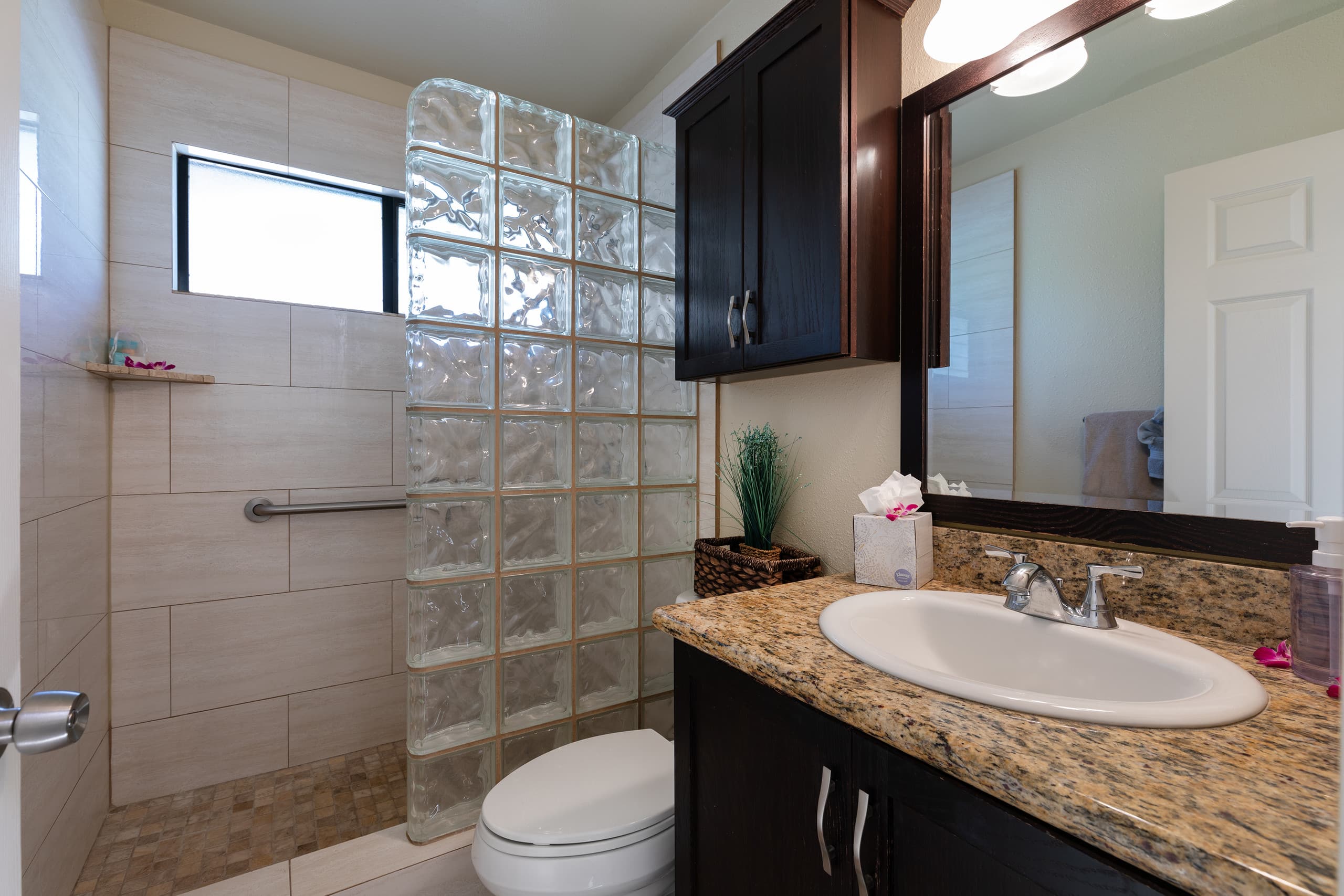 Condo in Wailuku · ★4.75 · 1 bedroom · 2 beds · 1 shared bath - Image 23