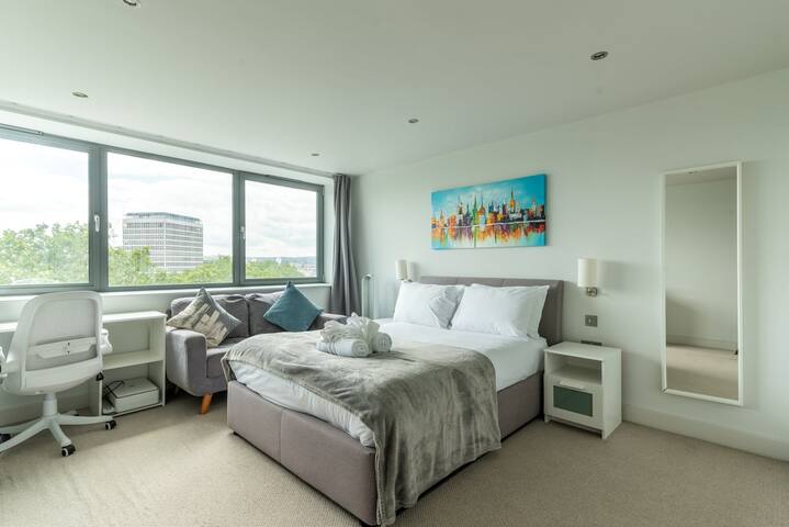 Cohost Partners Stylish 2BR in Central Bristol gallery image 4