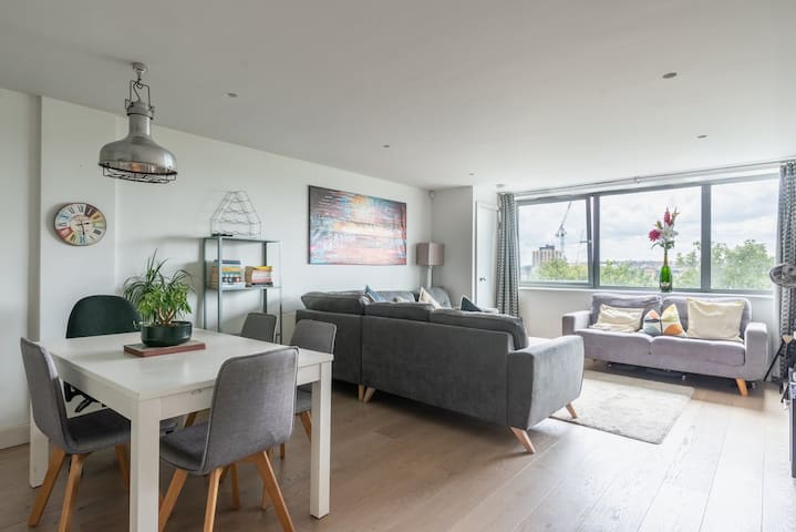 Cohost Partners Stylish 2BR in Central Bristol