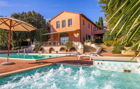 Pet friendly home in Fucecchio with Wi-Fi