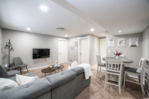 Top Airbnb: "Robin's Nest" in Harbour Landing