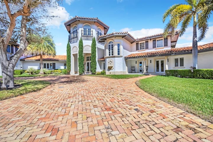 Gated Waterfront Estate–Pool,Kayaks & Sunset Views gallery image 2