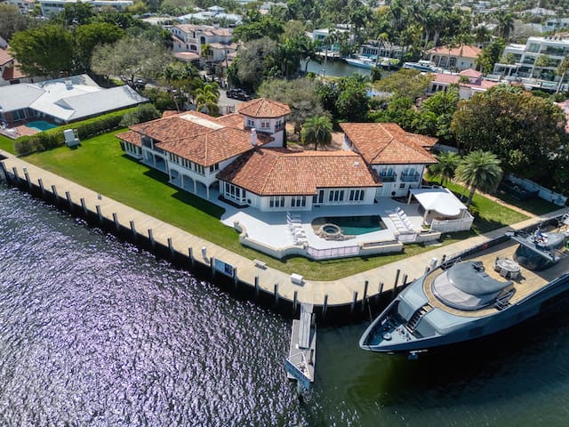 Gated Waterfront Estate–Pool,Kayaks & Sunset Views