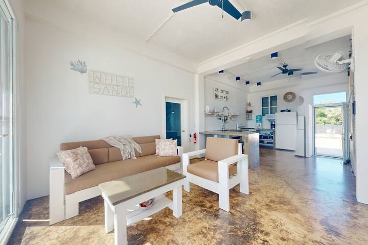 Luxurious beachfront home with private pool gallery image 5