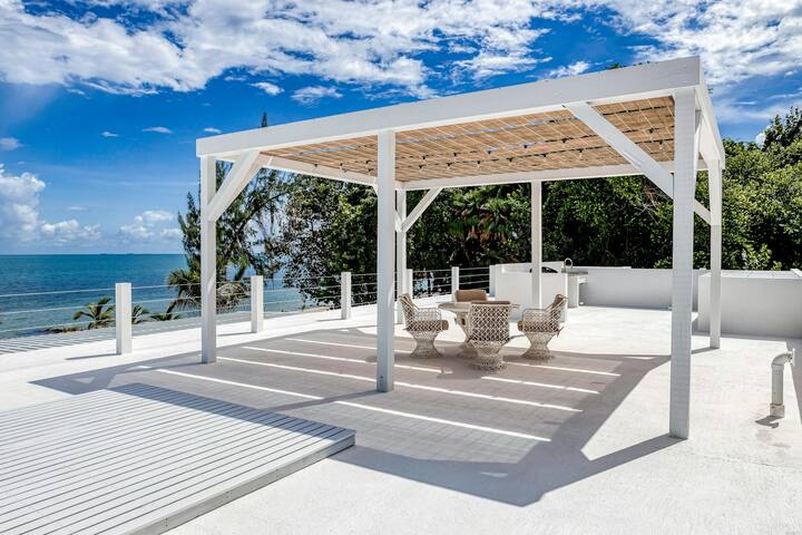 Luxurious beachfront home with private pool gallery image 3