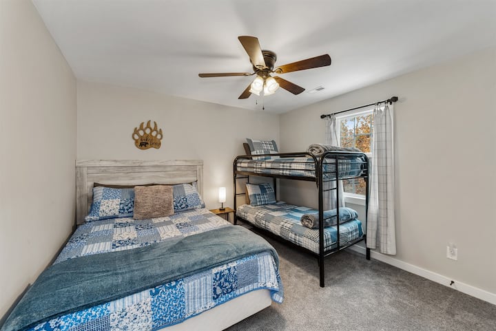 საძინებელი „არ გაიღვიძოთ დათვი“ - ზემოთ