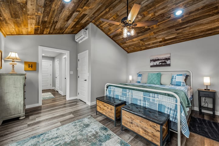 Ძირითადი საძინებელი ფლიგელი მთავარ დონეზე