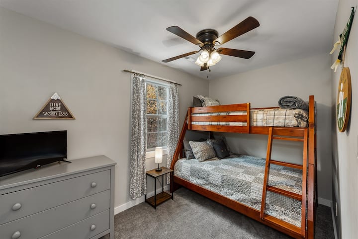 „ილაშქრეთ“ საძინებელი - ზემოთ